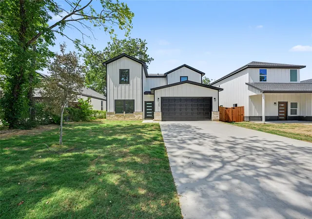 Photo 2 of Single family home for sale at 3309 Thannisch Ave, Fort Worth, TX 76105 | MLS# 21318357 | Listing updated on 2026-09-11