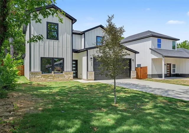 Photo 3 of Single family home for sale at 3309 Thannisch Ave, Fort Worth, TX 76105 | MLS# 21318357 | Listing updated on 2026-09-11