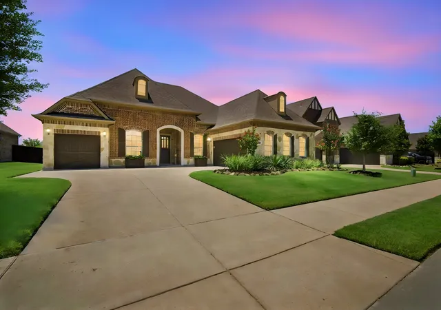 Photo 3 of Sale Pending at 425 Emerson Dr, Rockwall, TX 75087 | MLS# 21315117 | Listing updated on 2026-09-10
