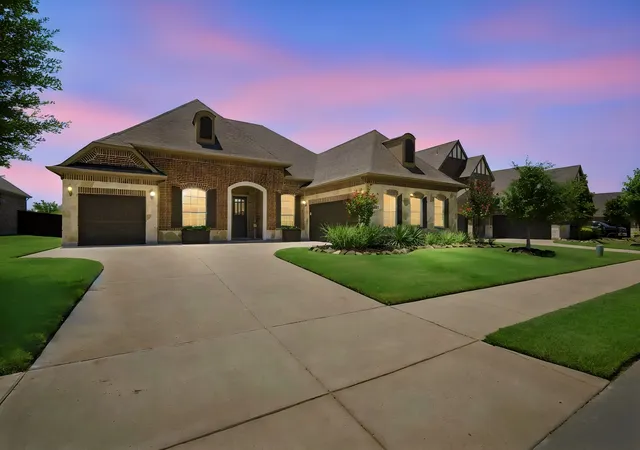 Photo 3 of Sale Pending at 425 Emerson Dr, Rockwall, TX 75087 | MLS# 21315117 | Listing updated on 2026-09-10