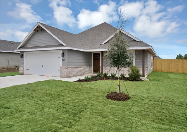 Photo 2 of Single family home for sale at 312 Colby Dr, Hillsboro, TX 76645 | MLS# 21318409 | Listing updated on 2026-07-28