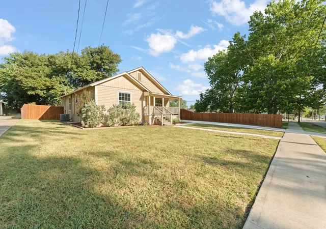 Photo 2 of Sale Pending at 102 S 4th St, Grandview, TX 76050 | MLS# 21311441 | Listing updated on 2026-09-14