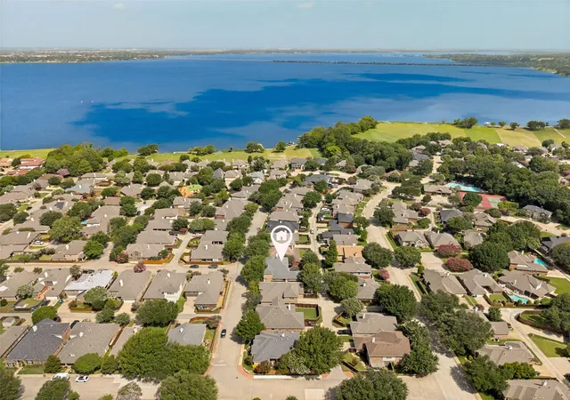 Photo 3 of Single family home for sale at 648 Woodland Wy, Rockwall, TX 75087 | MLS# 21318658 | Listing updated on 2026-09-09