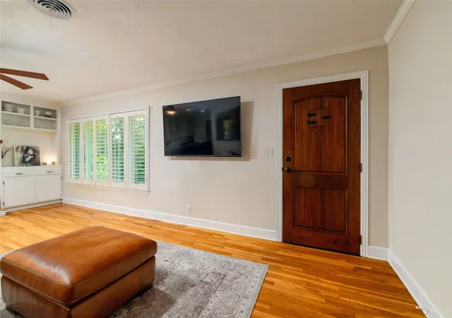 Photo 3 of Sale Pending at 211 Crest Ridge Cir, Fort Worth, TX 76108 | MLS# 21318679 | Listing updated on 2026-09-09