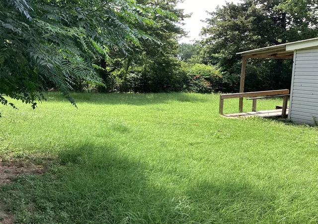 Photo 4 of Single family home for sale at 1506 S Travis St, Denison, TX 75021 | MLS# 21318722 | Listing updated on 2026-07-31