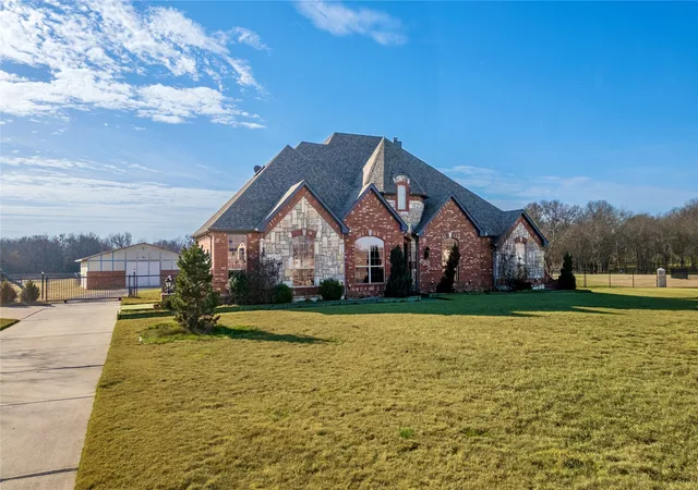 Photo 2 of Single family home for sale at 845 Horseshoe Bnd, Royse City, TX 75189 | MLS# 21318725 | Listing updated on 2026-09-09