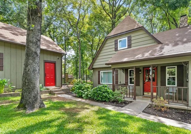 Photo 2 of Single family home for sale at 103 Deer Island Rd, Mabank, TX 75156 | MLS# 21318792 | Listing updated on 2026-09-10