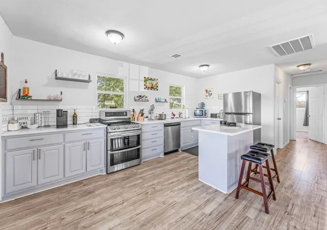Photo 3 of Single family home for sale at 2520 Long Creek, Granbury, TX 76049 | MLS# 21319139 | Listing updated on 2026-07-29