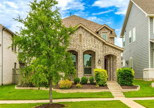 Photo 1 of Sale Pending at 2412 Elm Pl, Justin, TX 76247 | MLS# 21314972 | Listing updated on 2026-09-13
