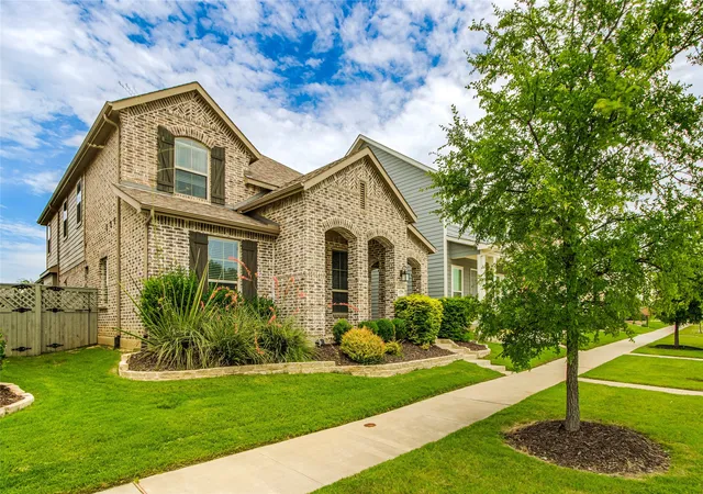 Photo 2 of Sale Pending at 2412 Elm Pl, Justin, TX 76247 | MLS# 21314972 | Listing updated on 2026-09-13