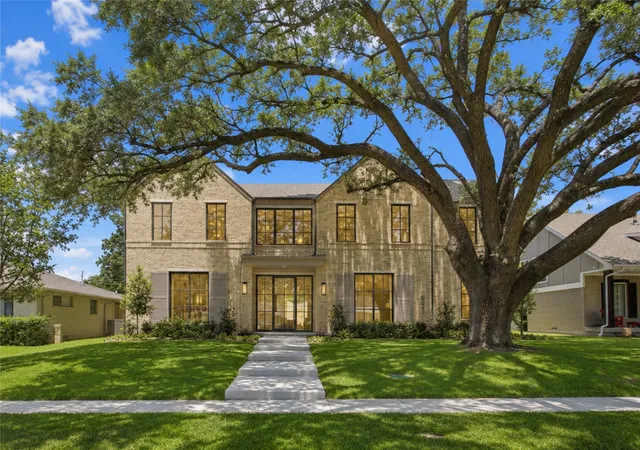 Photo 2 of Mansion for sale at 7033 Chantilly Ln, Dallas, TX 75214 | MLS# 21319055 | Listing updated on 2026-09-14