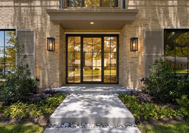 Photo 3 of Single family home for sale at 7033 Chantilly Ln, Dallas, TX 75214 | MLS# 21319055 | Listing updated on 2026-09-14