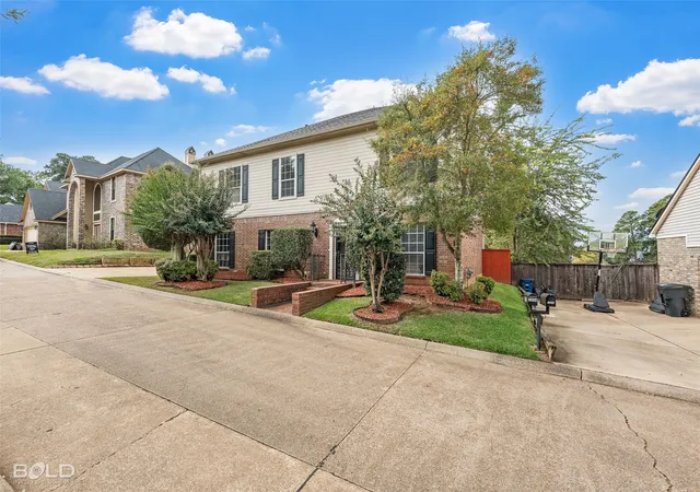 Photo 3 of Single family home for sale at 2050 Willowridge Blvd, Shreveport, LA 71119 | MLS# 21319239 | Listing updated on 2026-09-14