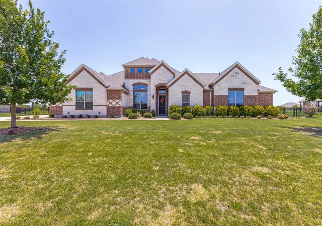 Photo 2 of Single family home for sale at 821 Abington Wy, Rockwall, TX 75032 | MLS# 21306306 | Listing updated on 2026-08-31