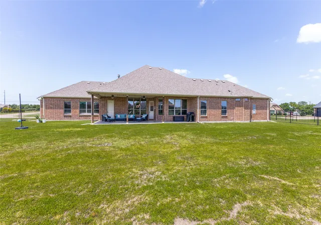 Photo 3 of Single family home for sale at 821 Abington Wy, Rockwall, TX 75032 | MLS# 21306306 | Listing updated on 2026-09-30