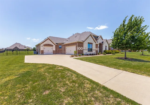 Photo 3 of Single family home for sale at 821 Abington Wy, Rockwall, TX 75032 | MLS# 21306306 | Listing updated on 2026-08-31