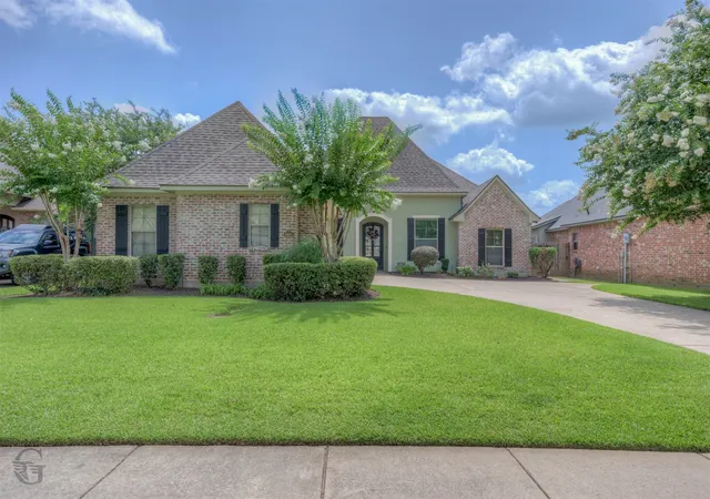 Single family home for sale at 9981 Loveland Ct, Shreveport, LA 71106 | MLS# 21315662