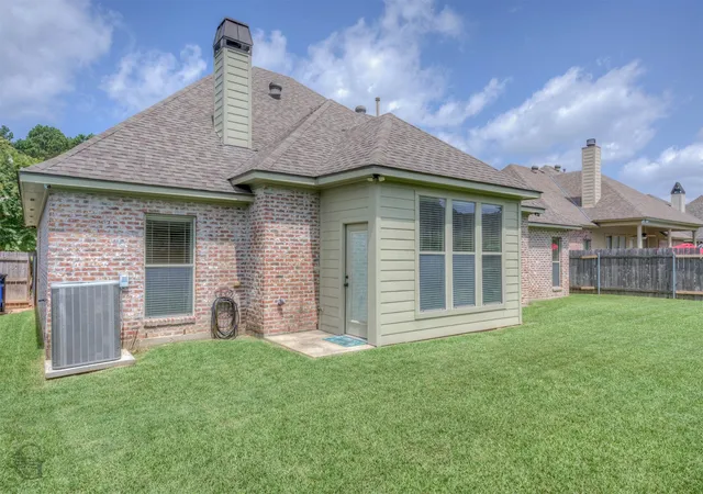 Photo 4 of Single family home for sale at 9981 Loveland Ct, Shreveport, LA 71106 | MLS# 21315662 | Listing updated on 2026-09-13