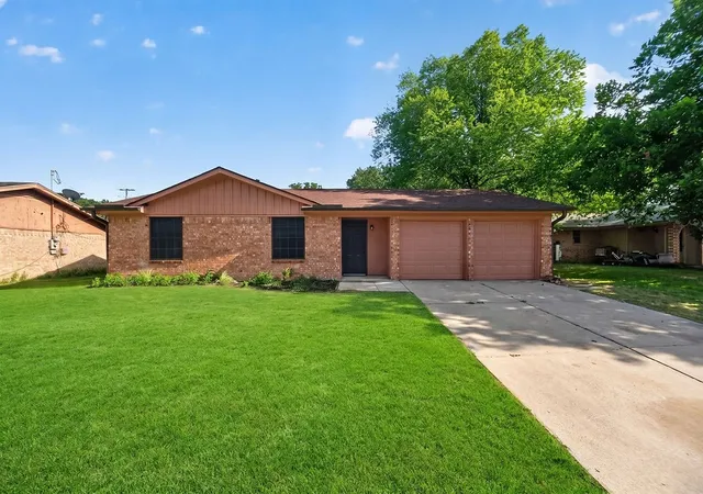 Photo 1 of Sale Pending at 3856 Brambleton Pl, Forest Hill, TX 76119 | MLS# 21318946 | Listing updated on 2026-09-08