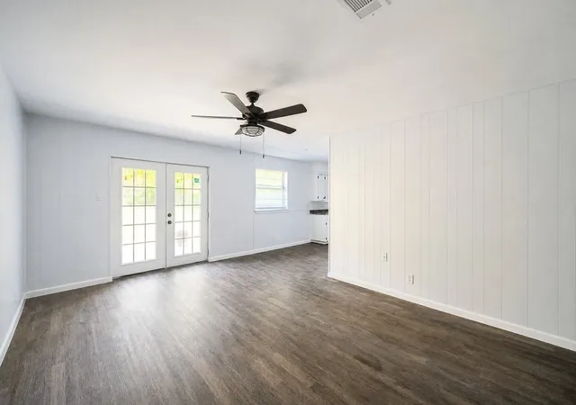 Photo 3 of Sale Pending at 3856 Brambleton Pl, Forest Hill, TX 76119 | MLS# 21318946 | Listing updated on 2026-09-08