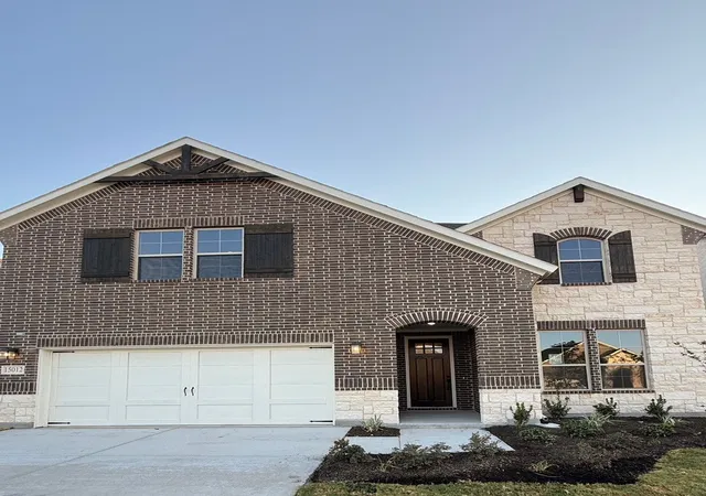 Photo 3 of Sale Pending at 15012 Green Bluff Dr, Aledo, TX 76008 | MLS# 21315717 | Listing updated on 2026-09-08
