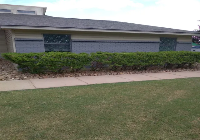 Photo 2 of Single family home for sale at 12 Cliff Dr, Mineral Wells, TX 76067 | MLS# 21318861 | Listing updated on 2026-09-09