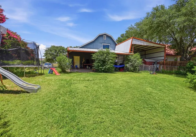 Photo 3 of Sale Pending at 1101 Charles St, Weatherford, TX 76086 | MLS# 21316401 | Listing updated on 2026-09-09