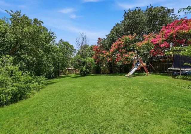 Photo 3 of Sale Pending at 1101 Charles St, Weatherford, TX 76086 | MLS# 21316401 | Listing updated on 2026-09-09