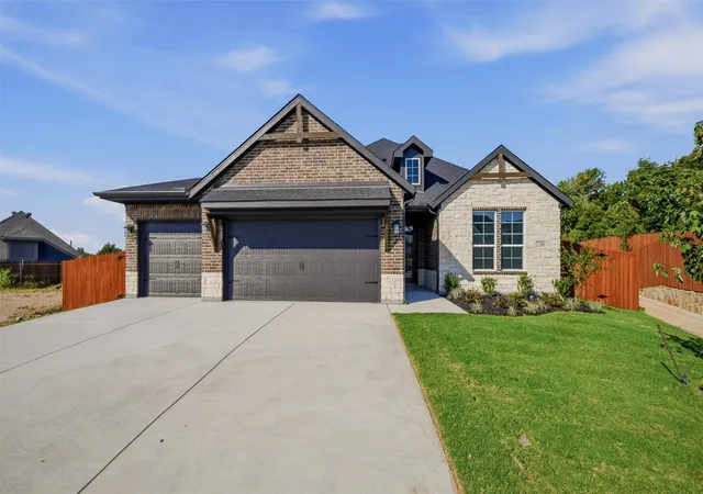 Photo 1 of Sale Pending at 2200 Castle Rock Ln, Weatherford, TX 76087 | MLS# 21319611 | Listing updated on 2026-09-12