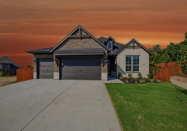 Photo 2 of Sale Pending at 2200 Castle Rock Ln, Weatherford, TX 76087 | MLS# 21319611 | Listing updated on 2026-09-12
