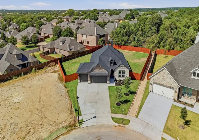 Photo 3 of Sale Pending at 2200 Castle Rock Ln, Weatherford, TX 76087 | MLS# 21319611 | Listing updated on 2026-09-12