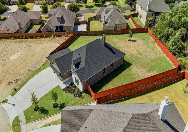 Photo 3 of Sale Pending at 2200 Castle Rock Ln, Weatherford, TX 76087 | MLS# 21319611 | Listing updated on 2026-09-12