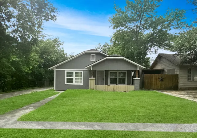 Photo 1 of Sale Pending at 3116 6th Ave, Fort Worth, TX 76110 | MLS# 21319562 | Listing updated on 2026-09-09