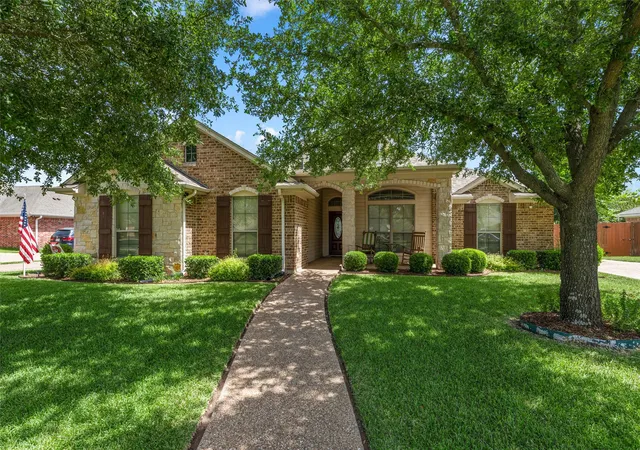 Photo 2 of Single family home for sale at 208 Silver Spur Trl, Mc Gregor, TX 76657 | MLS# 21318924 | Listing updated on 2026-09-12