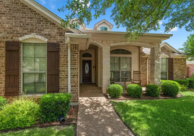 Photo 2 of Single family home for sale at 208 Silver Spur Trl, Mc Gregor, TX 76657 | MLS# 21318924 | Listing updated on 2026-09-12