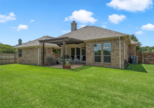 Photo 4 of Single family home for sale at 208 Silver Spur Trl, Mc Gregor, TX 76657 | MLS# 21318924 | Listing updated on 2026-09-12