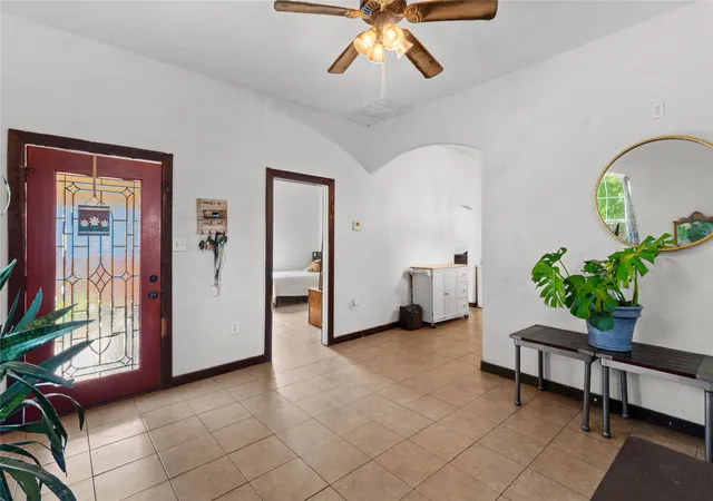 Photo 4 of Single family home for sale at 105 E Linden St, Ennis, TX 75119 | MLS# 21319715 | Listing updated on 2026-09-29