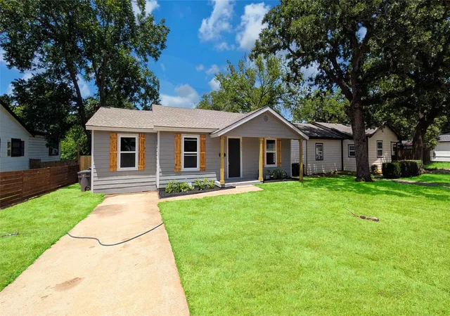 Photo 3 of Single family home for sale at 3725 Childress St, Fort Worth, TX 76119 | MLS# 21319590 | Listing updated on 2026-10-05