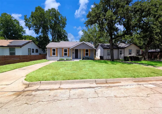 Photo 3 of Single family home for sale at 3725 Childress St, Fort Worth, TX 76119 | MLS# 21319590 | Listing updated on 2026-10-05