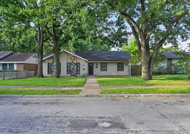 Photo 1 of Sale Pending at 10434 Castlerock Dr, Dallas, TX 75217 | MLS# 21319863 | Listing updated on 2026-09-14