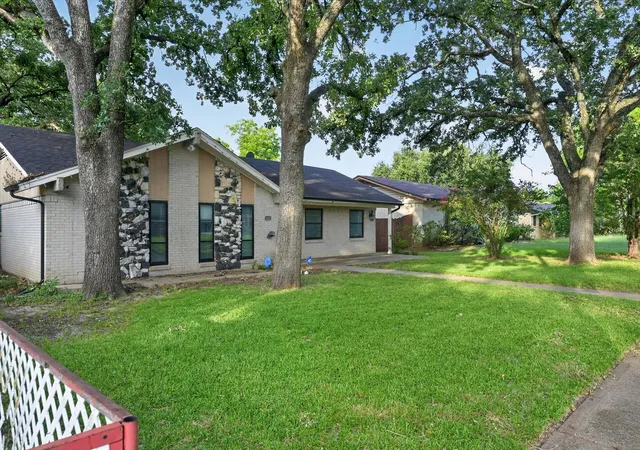 Photo 2 of Sale Pending at 10434 Castlerock Dr, Dallas, TX 75217 | MLS# 21319863 | Listing updated on 2026-09-14