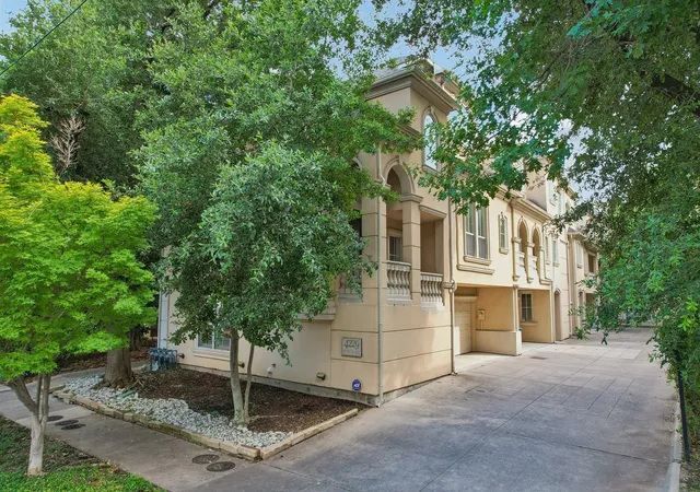 Photo 2 of Townhouse for sale at 4229 N Hall St #D, Dallas, TX 75219 | MLS# 21303478 | Listing updated on 2026-09-13