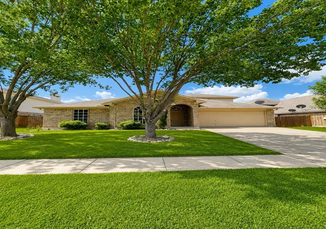 Photo 1 of Single family home for sale at 825 Forest Heights Dr, Crowley, TX 76036 | MLS# 21303985 | Listing updated on 2026-09-08