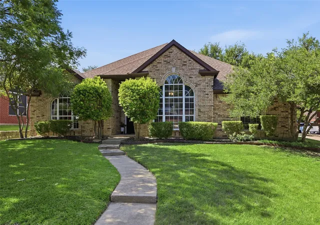 Photo 1 of Single family home for sale at 908 Chapel Dr, Denton, TX 76205 | MLS# 21319982 | Listing updated on 2026-09-10