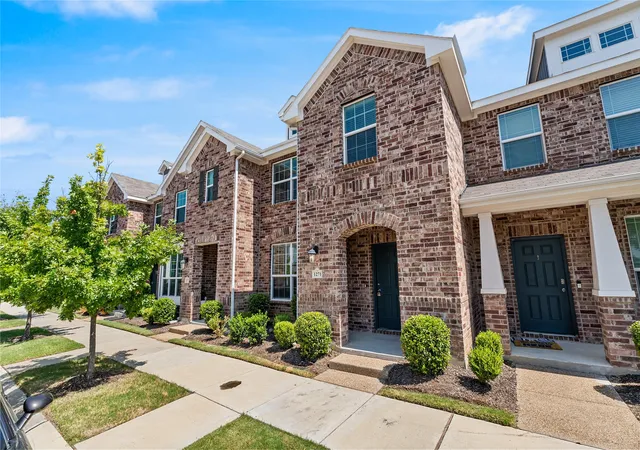 Photo 2 of Townhouse for sale at 1271 Lamar Dr, Lewisville, TX 75077 | MLS# 21317402 | Listing updated on 2026-09-12