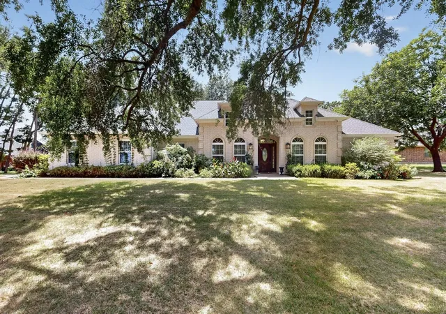 Photo 2 of Single family home for sale at 108 Cape Shore Dr, Kemp, TX 75143 | MLS# 21318105 | Listing updated on 2026-10-02