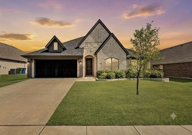 Photo 1 of Sale Pending at 541 Harvest Grove Dr, Waxahachie, TX 75165 | MLS# 21300893 | Listing updated on 2026-09-13