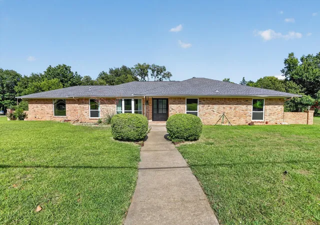 Photo 2 of Single family home for sale at 1438 Vicki Ln, Cedar Hill, TX 75104 | MLS# 21318603 | Listing updated on 2026-10-01