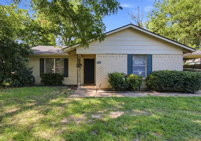 Photo 2 of Single family home for sale at 912 Sycamore St, Commerce, TX 75428 | MLS# 21320170 | Listing updated on 2026-09-10