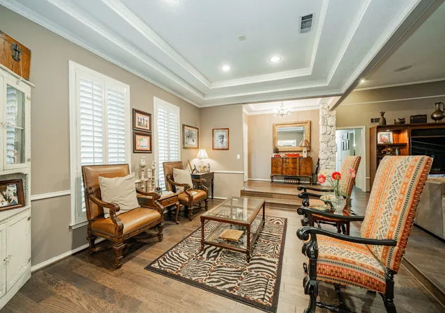 Photo 4 of Single family home for sale at 9511 Fallbrook Dr, Dallas, TX 75243 | MLS# 21320204 | Listing updated on 2026-09-11